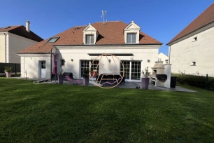 Maison à vendre 7 pièces de 146,66 m² à Ormesson-sur-Marne