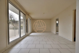 Appartement à vendre 2 pièces de 47 m² à Saint-Maur-des-Fossés