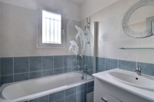 Maison à vendre 4 pièces de 111 m² à Peyrolles-en-Provence
