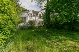Maison à vendre 10 pièces de 177,29 m² à Saint-Maur-des-Fossés