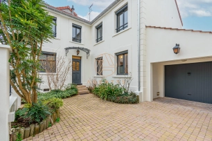 Maison à vendre 7 pièces de 160,21 m² à Saint-Maur-des-Fossés