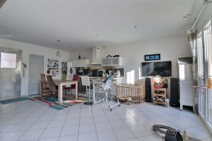 Maison vendu 4 pièces de 77 m² à La Fare-les-Oliviers