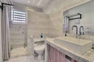 Maison vendu 4 pièces de 77 m² à La Fare-les-Oliviers