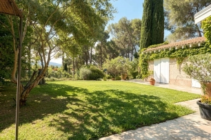 Maison à vendre 7 pièces de 250 m² à Châteauneuf-le-Rouge