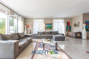 Maison à vendre 10 pièces de 205 m²