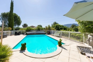 Maison à vendre 6 pièces de 207,26 m² à Pourrières