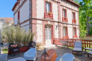 Maison à vendre 12 pièces de 384,42 m² à Saint-Maur-des-Fossés