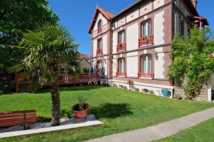 Maison à vendre 12 pièces de 384,42 m² à Saint-Maur-des-Fossés