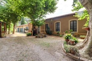 Maison à vendre 9 pièces de 482 m² à Saint-Chamas