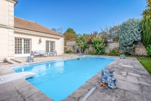 Maison à vendre 7 pièces de 270 m² à Noisy-le-Grand