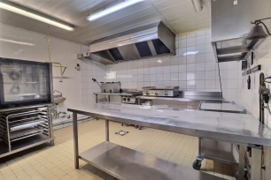 Local commercial à vendre de 300 m² à Saint-Chamas