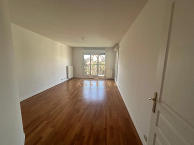 Appartement à louer 3 pièces de 64 m²
