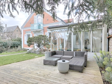 Maison à vendre 7 pièces de 181,14 m² à Saint-Maur-des-Fossés