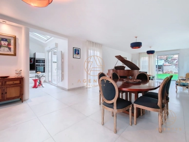 Maison à vendre 7 pièces de 165 m² à Saint-Maur-des-Fossés