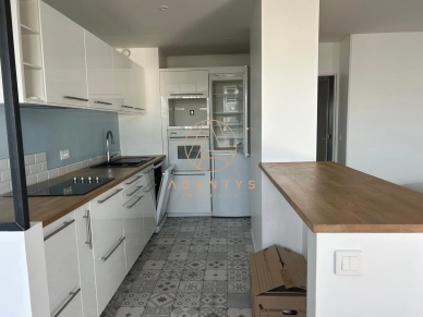 Appartement à louer 3 pièces de 85 m²