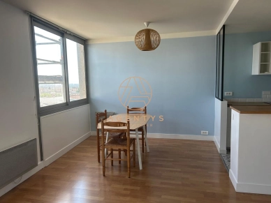 Appartement à louer 3 pièces de 85 m²