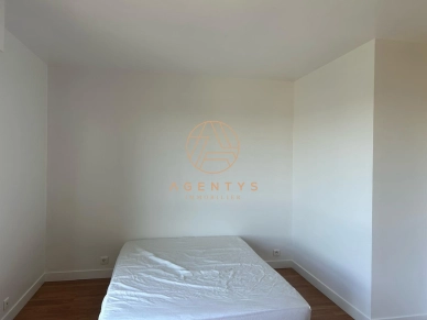Appartement à louer 3 pièces de 85 m²