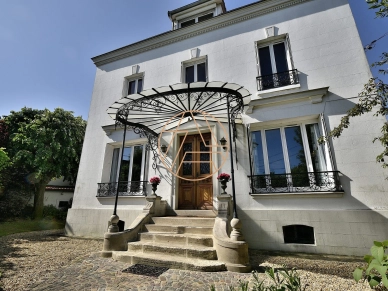 Maison à vendre 8 pièces de 209 m² à Saint-Maur-des-Fossés