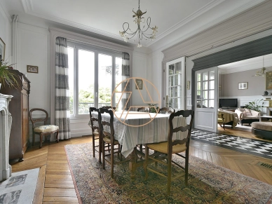 Maison à vendre 8 pièces de 209 m² à Saint-Maur-des-Fossés