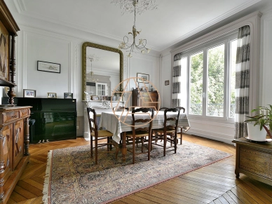 Maison à vendre 8 pièces de 209 m² à Saint-Maur-des-Fossés