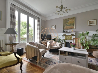 Maison à vendre 8 pièces de 209 m² à Saint-Maur-des-Fossés