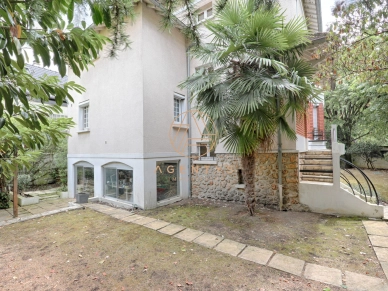 Maison à vendre 6 pièces de 195,02 m² à Saint-Maur-des-Fossés