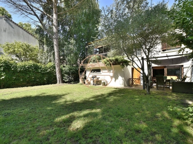 Maison à vendre 6 pièces de 142 m² à Saint-Maur-des-Fossés