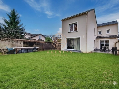 Maison à vendre 7 pièces de 165 m² à Saint-Maur-des-Fossés