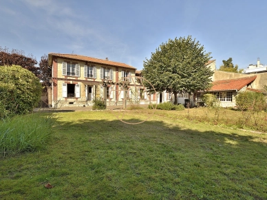 Maison à vendre 9 pièces de 270 m² à Saint-Maur-des-Fossés