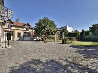 Maison à vendre 9 pièces de 270 m² à Saint-Maur-des-Fossés