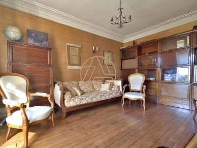 Maison à vendre 9 pièces de 270 m² à Saint-Maur-des-Fossés