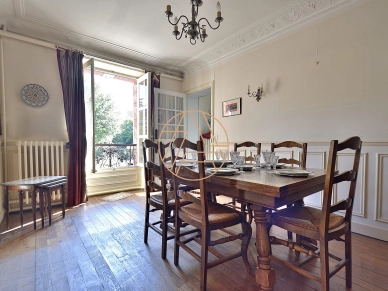 Maison à vendre 9 pièces de 270 m² à Saint-Maur-des-Fossés