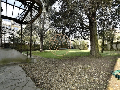 Maison à vendre 9 pièces de 203 m² à Saint-Maur-des-Fossés