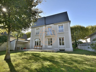 Maison à vendre 6 pièces de 207 m² à Saint-Maur-des-Fossés