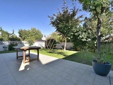 Maison à vendre 6 pièces de 207 m² à Saint-Maur-des-Fossés