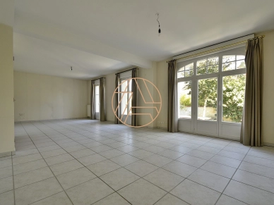 Maison à vendre 6 pièces de 207 m² à Saint-Maur-des-Fossés