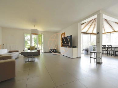 Maison à vendre 8 pièces de 254 m² à Le Plessis-Trévise