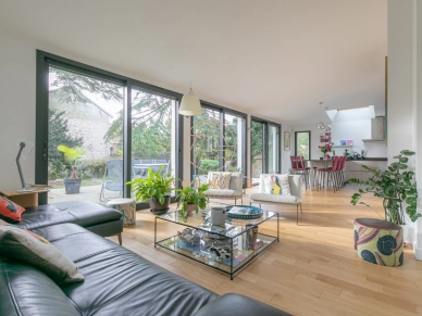 Maison à vendre 10 pièces de 200,27 m² à Saint-Maur-des-Fossés