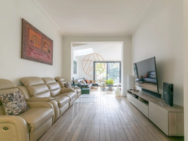 Maison à vendre 10 pièces de 200,27 m² à Saint-Maur-des-Fossés