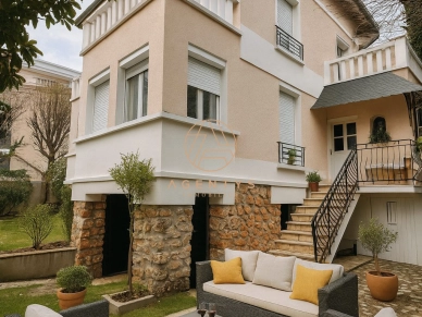 Maison à vendre 6 pièces de 195,02 m² à Saint-Maur-des-Fossés