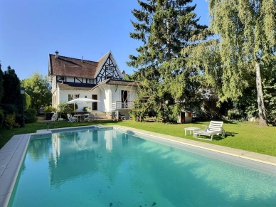 Maison à vendre 10 pièces de 249,43 m² à Saint-Maur-des-Fossés