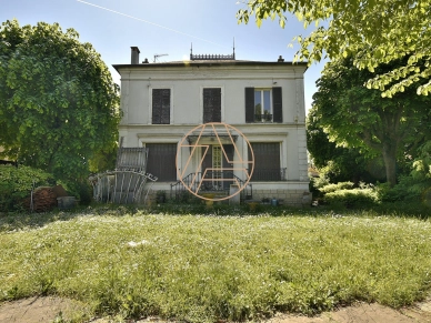 Maison à vendre 7 pièces de 152 m² à Saint-Maur-des-Fossés