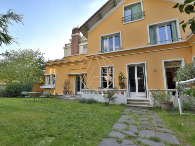 Maison à vendre 9 pièces de 168 m² à Saint-Maur-des-Fossés