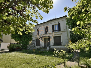 Maison à vendre 7 pièces de 152 m² à Saint-Maur-des-Fossés