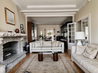 Maison à vendre 10 pièces de 249,43 m² à Saint-Maur-des-Fossés