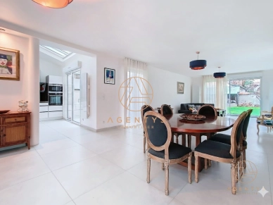 Maison à vendre 7 pièces de 165 m² à Saint-Maur-des-Fossés