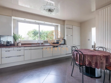 Maison à vendre 8 pièces de 205 m² à Nogent-sur-Marne