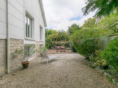 Maison à vendre 6 pièces de 141,88 m² à Saint-Maur-des-Fossés