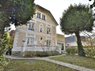 Maison à vendre 8 pièces de 200 m² à Saint-Maur-des-Fossés