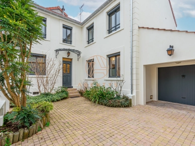 Maison à vendre 7 pièces de 160,21 m² à Saint-Maur-des-Fossés